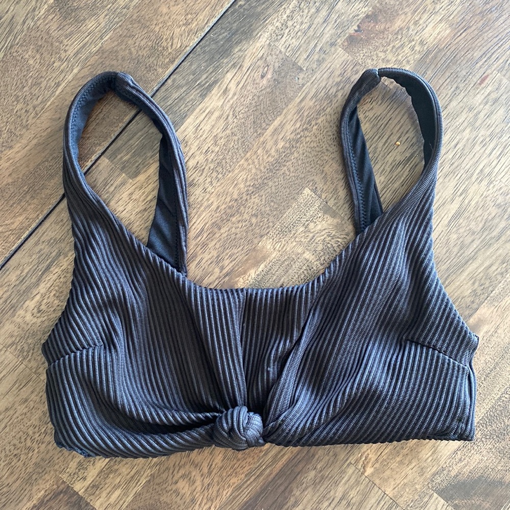 Ribbed Hollister Top